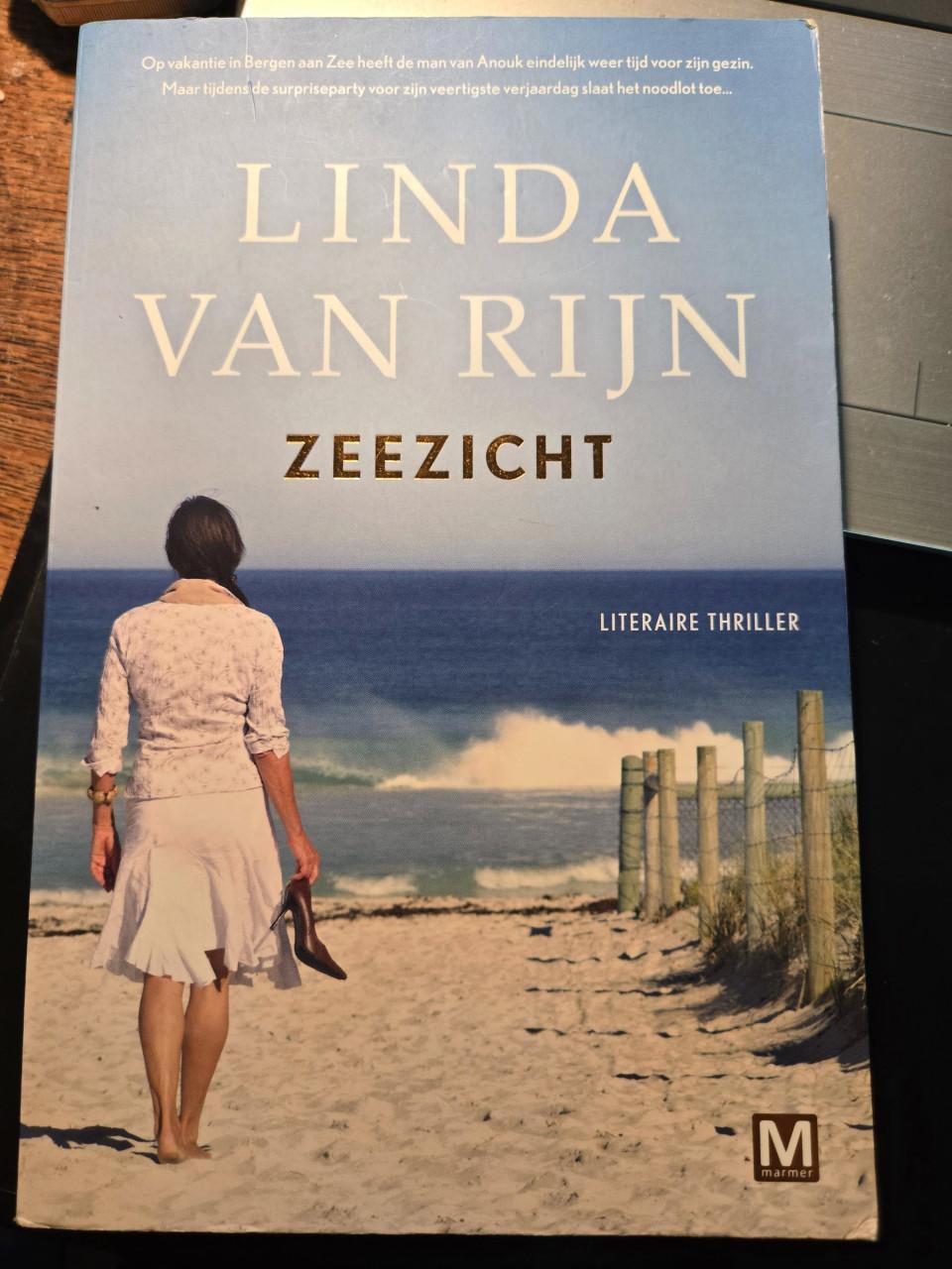 Boek: Zeezicht van Linda van Rijn 2016 1e druk