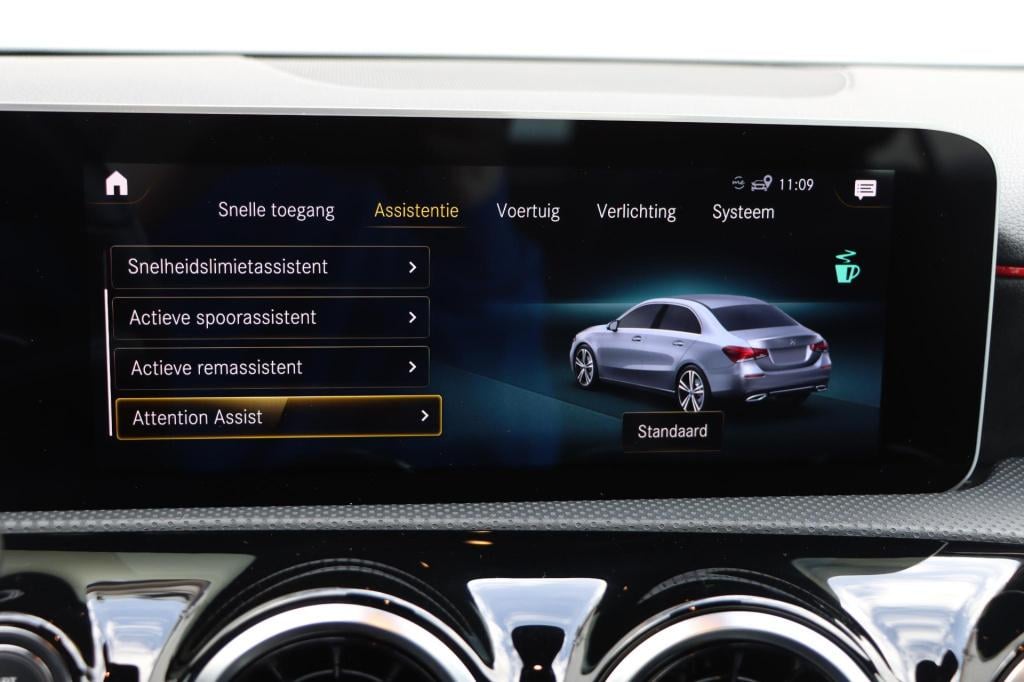 Mercedes-Benz A-Klasse 180 business solution amg 136pk automaat