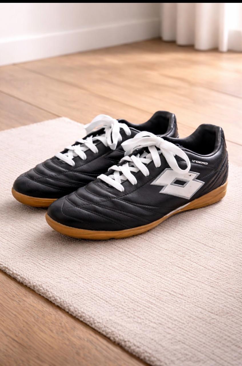 Te koop voetbalschoenen indoor