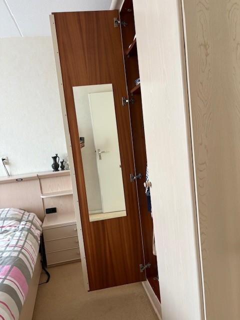 Compleet Slaapkamer ameublement (bed, kledingkast, nachtkastjes etc)