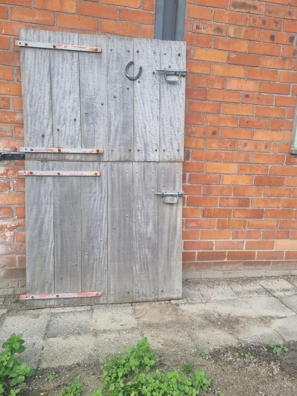 Deur ( voor paarden stal )
