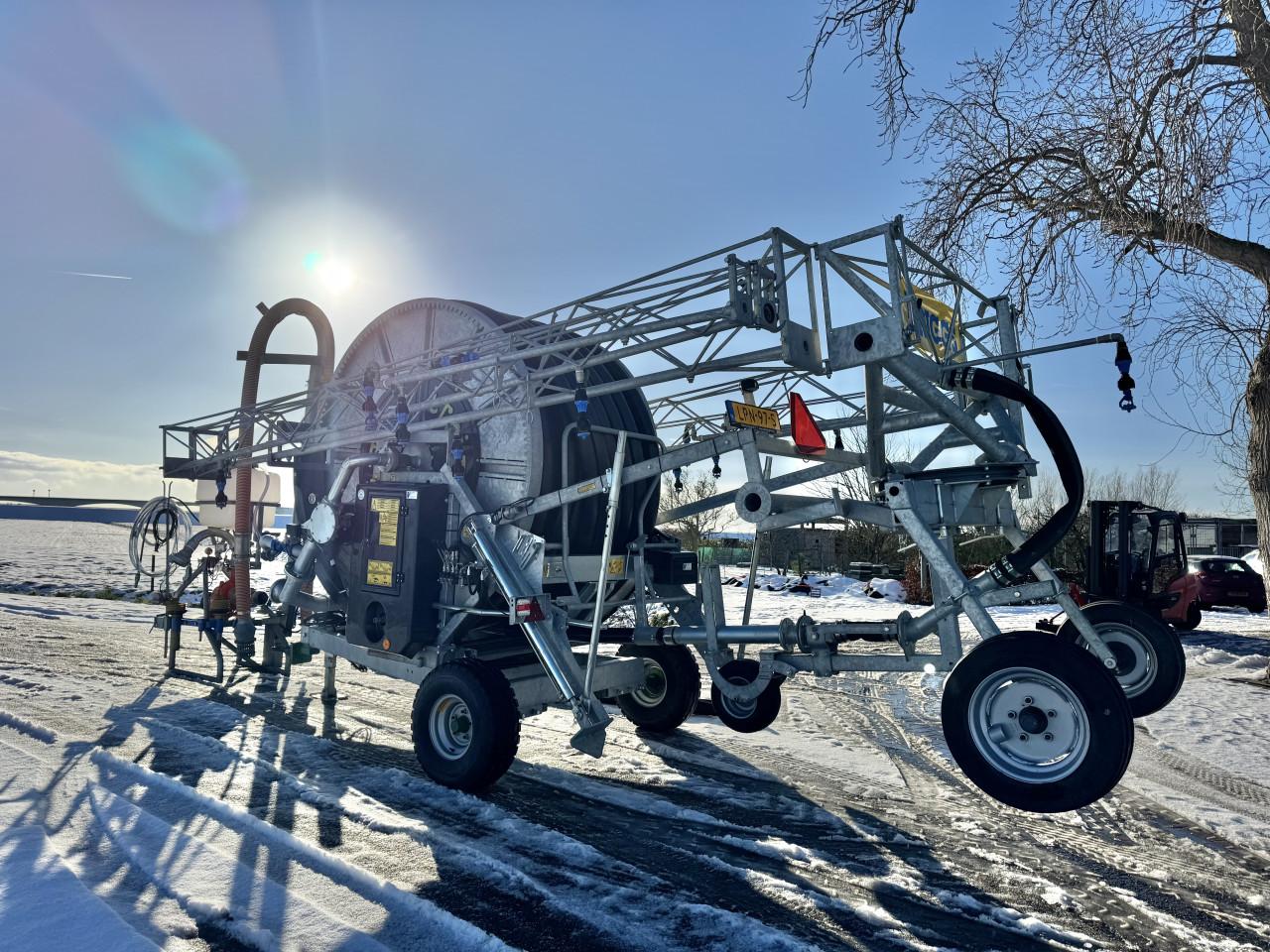 In nieuwstaat gegalvaniseerd haspel met sproeiboom + pomp 300/90
