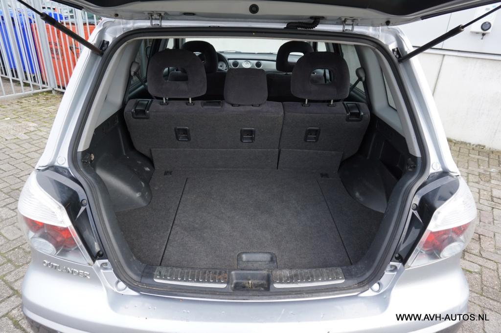 Mitsubishi Outlander 2.4 intense 4wd automaat