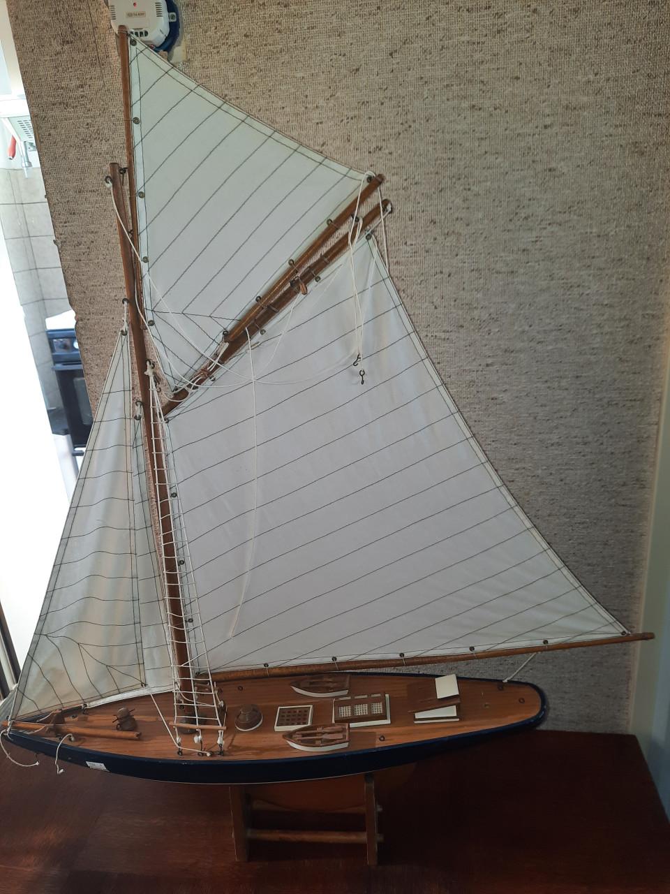 Model zeilboten en bootjes