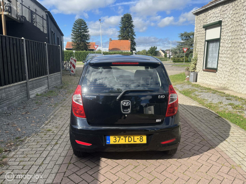 Hyundai I 10 1.1 i-drive in prijs verlaagd