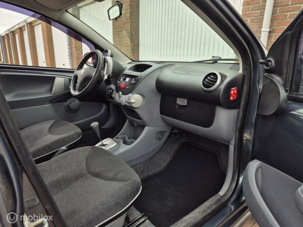 Peugeot 107 1.0 xs automaat / 5- deurs / airco / bluetooth