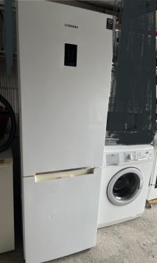 NoFrost A+ koel vries combinatie Koelkast vriezer 180x60 cm.