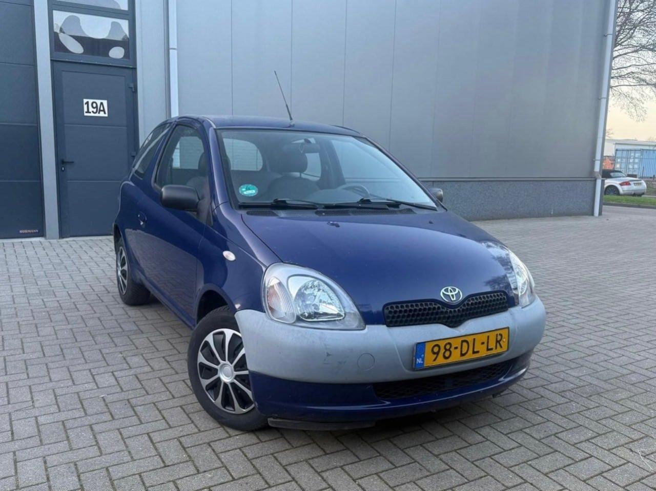 Toyota Yaris - 1.0 VVT-i Terra 154.350 KM