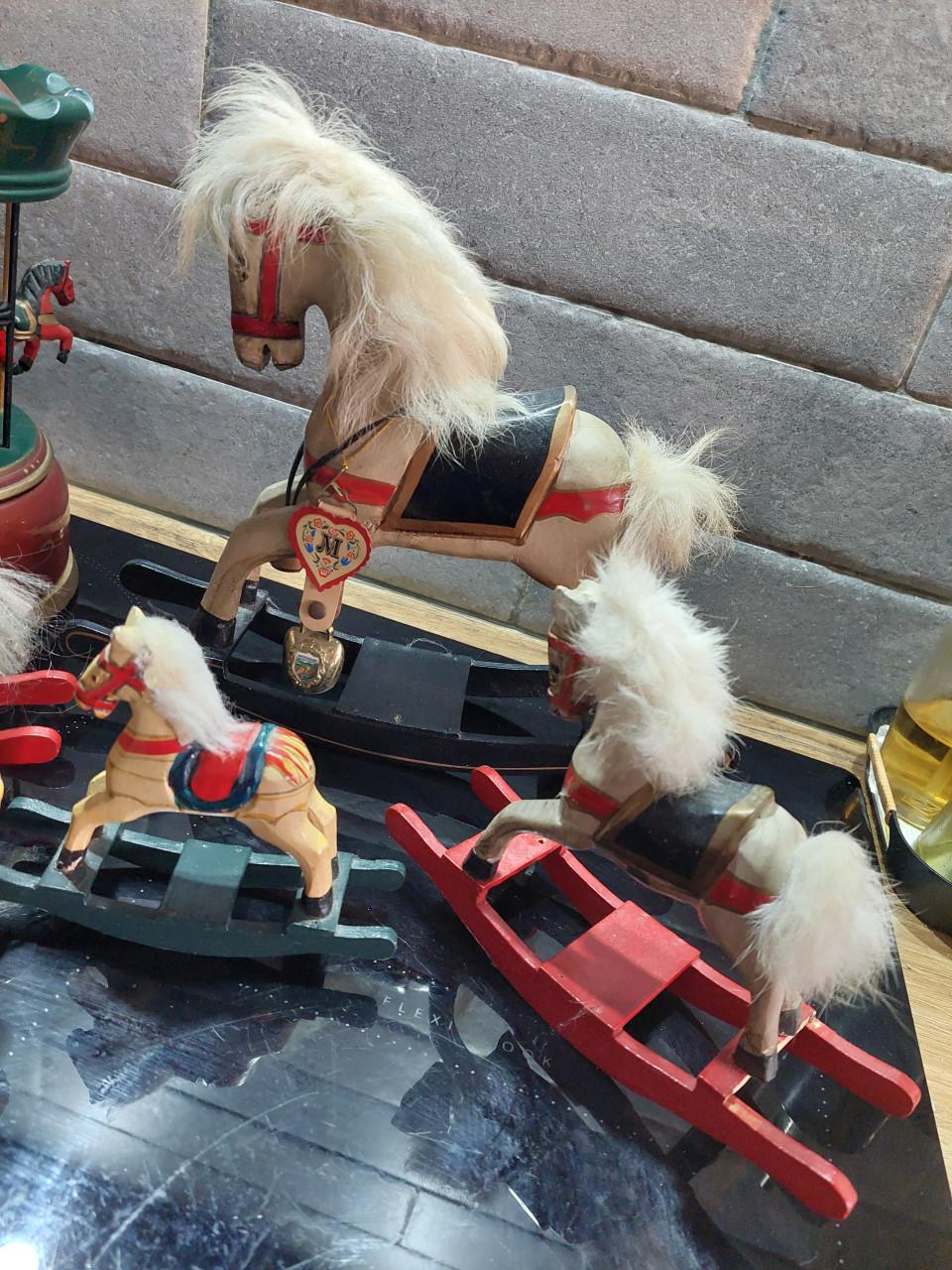 Pakket met draaimolen & meerdere paard(jes)