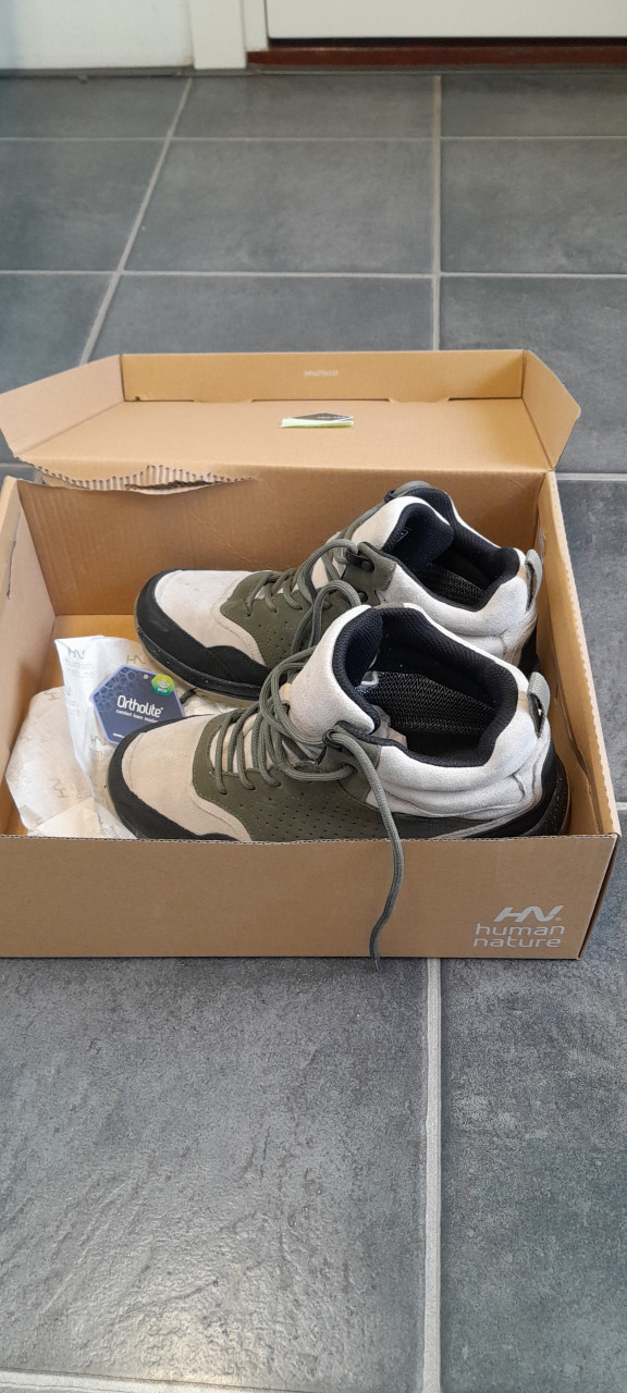 Hoge dames wandelschoenen maat 38.