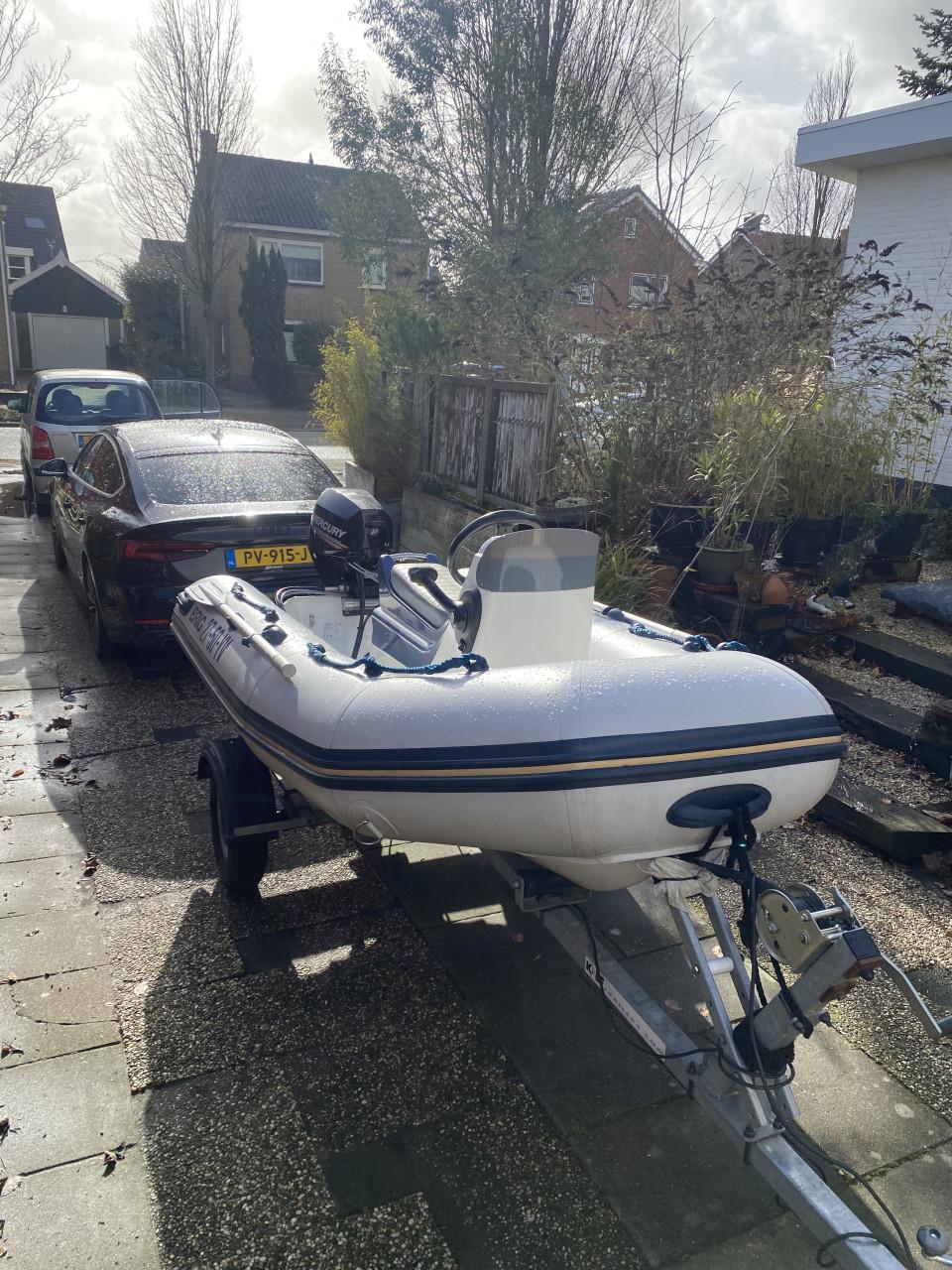 Brig 330 + 15 pk mercury en kalf trailer