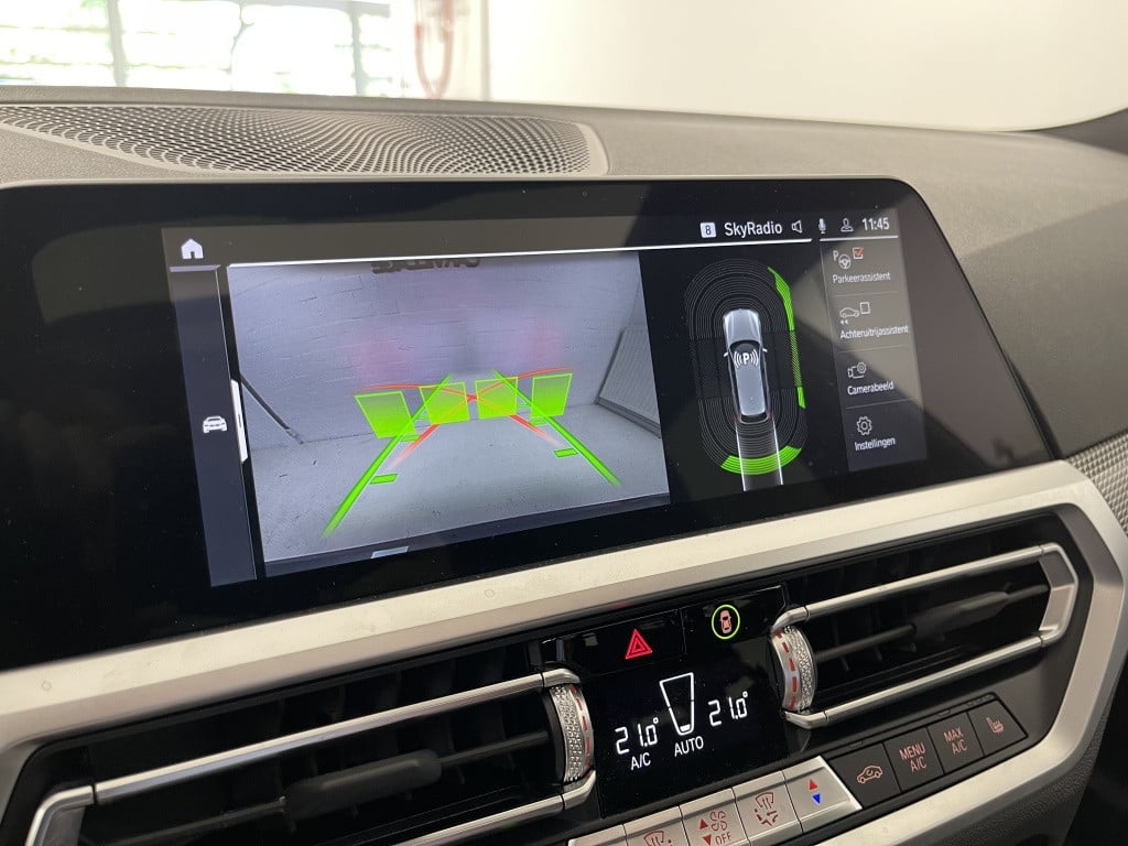 BMW 3-serie touring 330e xdrive m-sport | adaptief cc | panoramadak | trekh