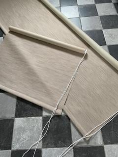 Rolgordijnen Veneta, waarvan 1 verduisterend