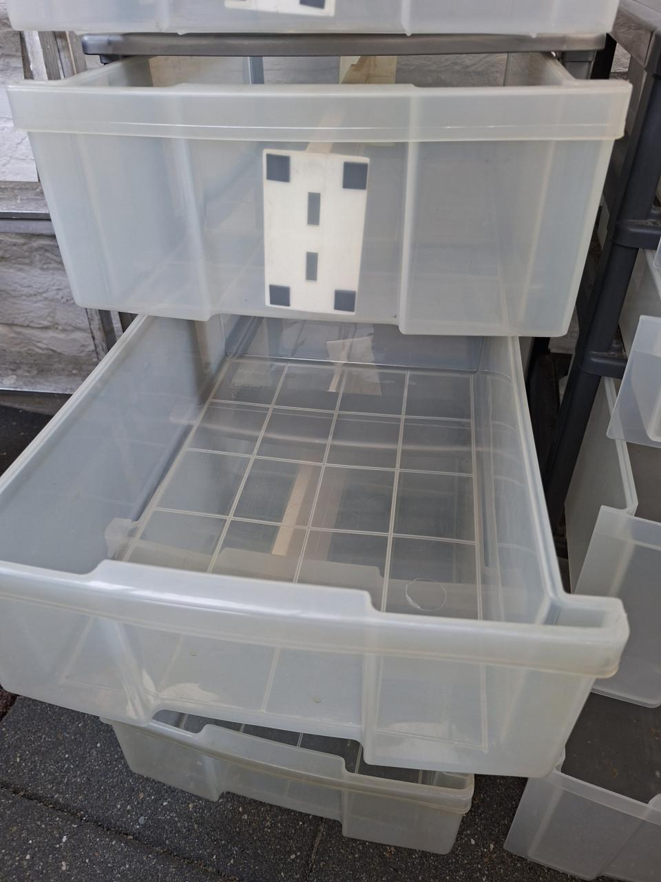 Plastic ladenkastjes voor hobbyspullen op te bergen