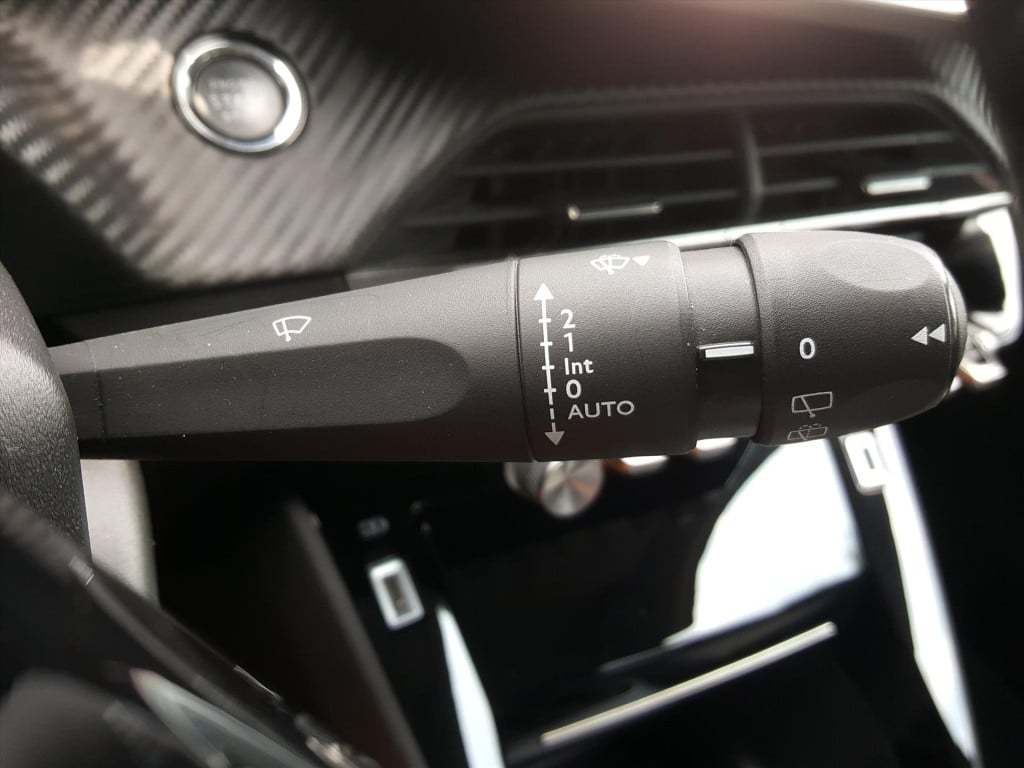 Peugeot 2008 1.2 puretech 100pk allure navigatie | trekhaak | cruise & clim
