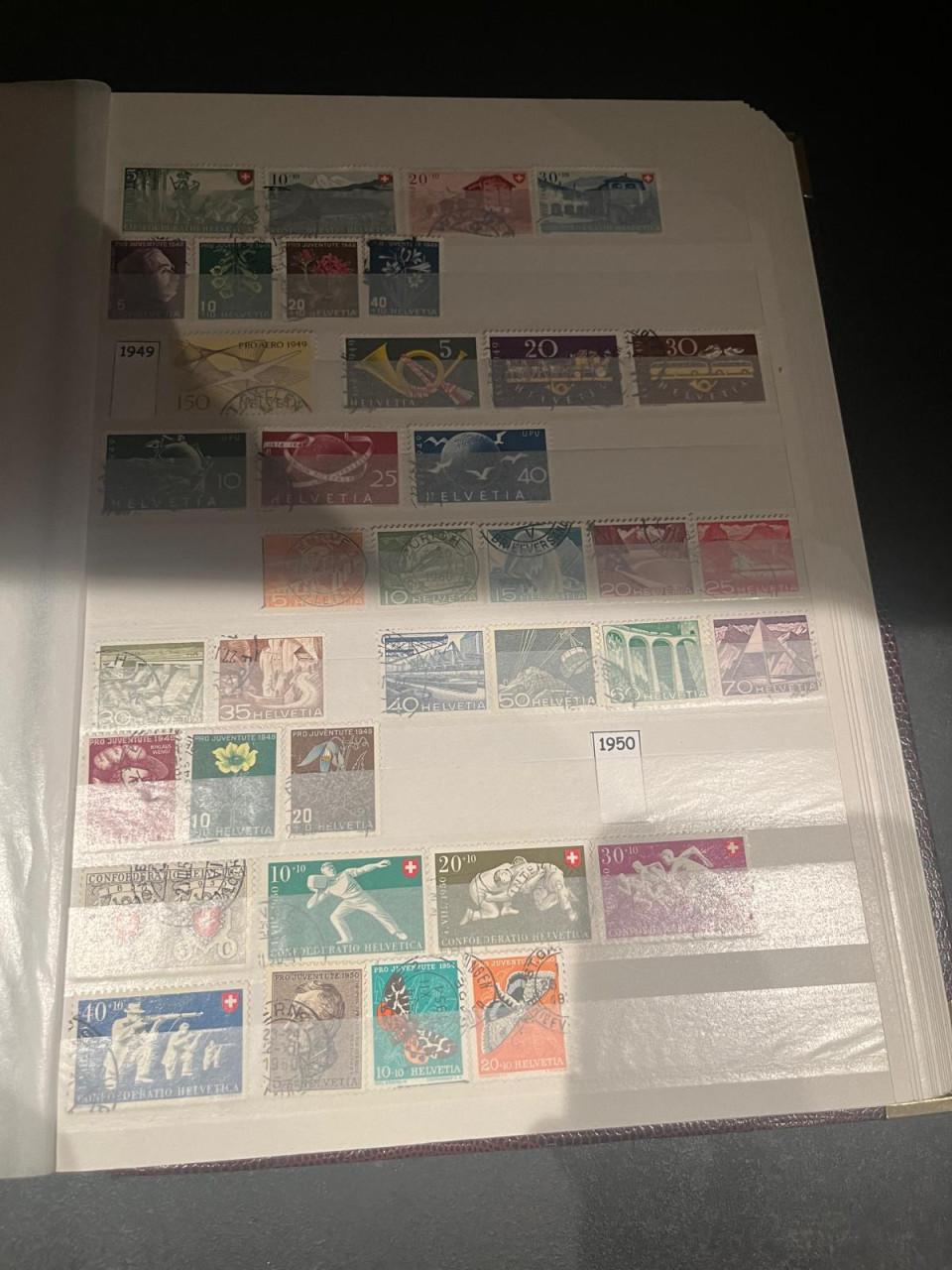 Kleine collectie Zwitserland in mooi album met gaaf blok!