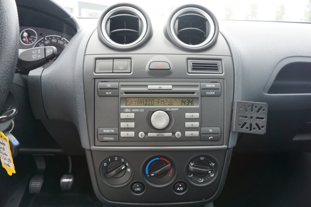 Ford Fiesta 1.3-8v champion airco / elektr. ramen / trekhaak / nap