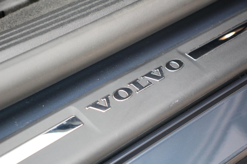 Volvo V40 2.0 t2 momentum - navi - cruise - grootlicht ass - led - pdc - st