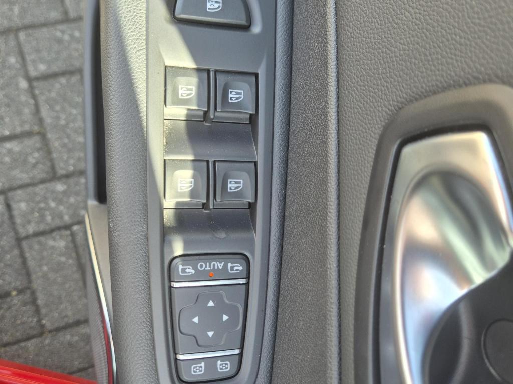 Renault Captur tce 120 edc automaat intens camera, trekhaak, navigatie