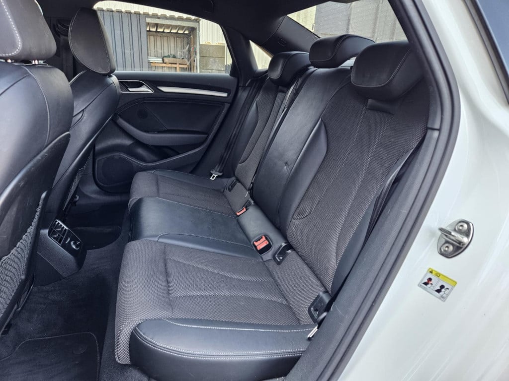 Audi A3 limousine 40 tfsi s-line