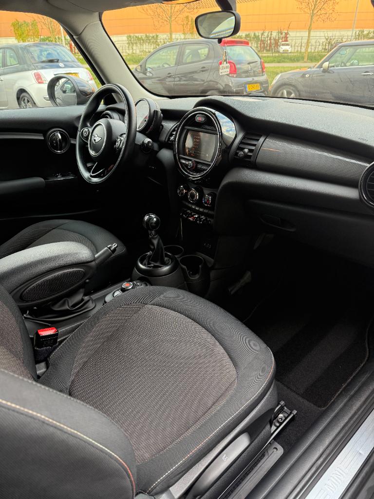 Mini Cooper 1.5 - business