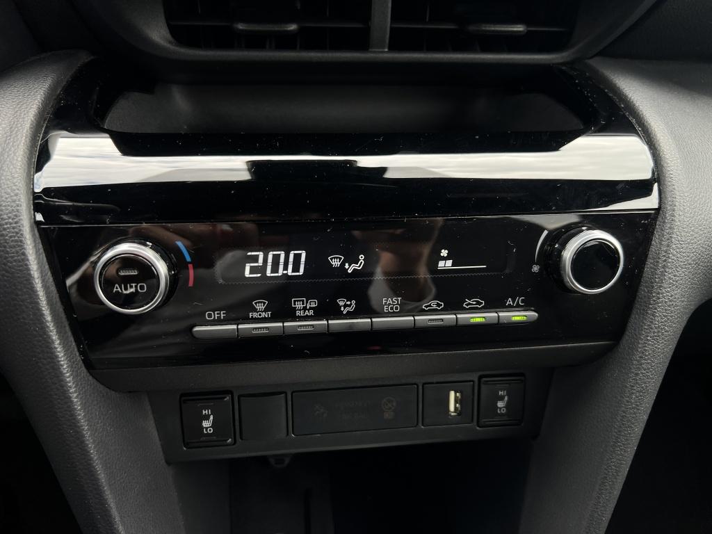 Toyota Yaris Cross 1.5 hybrid dynamic | all-seasonbanden | comfort pack