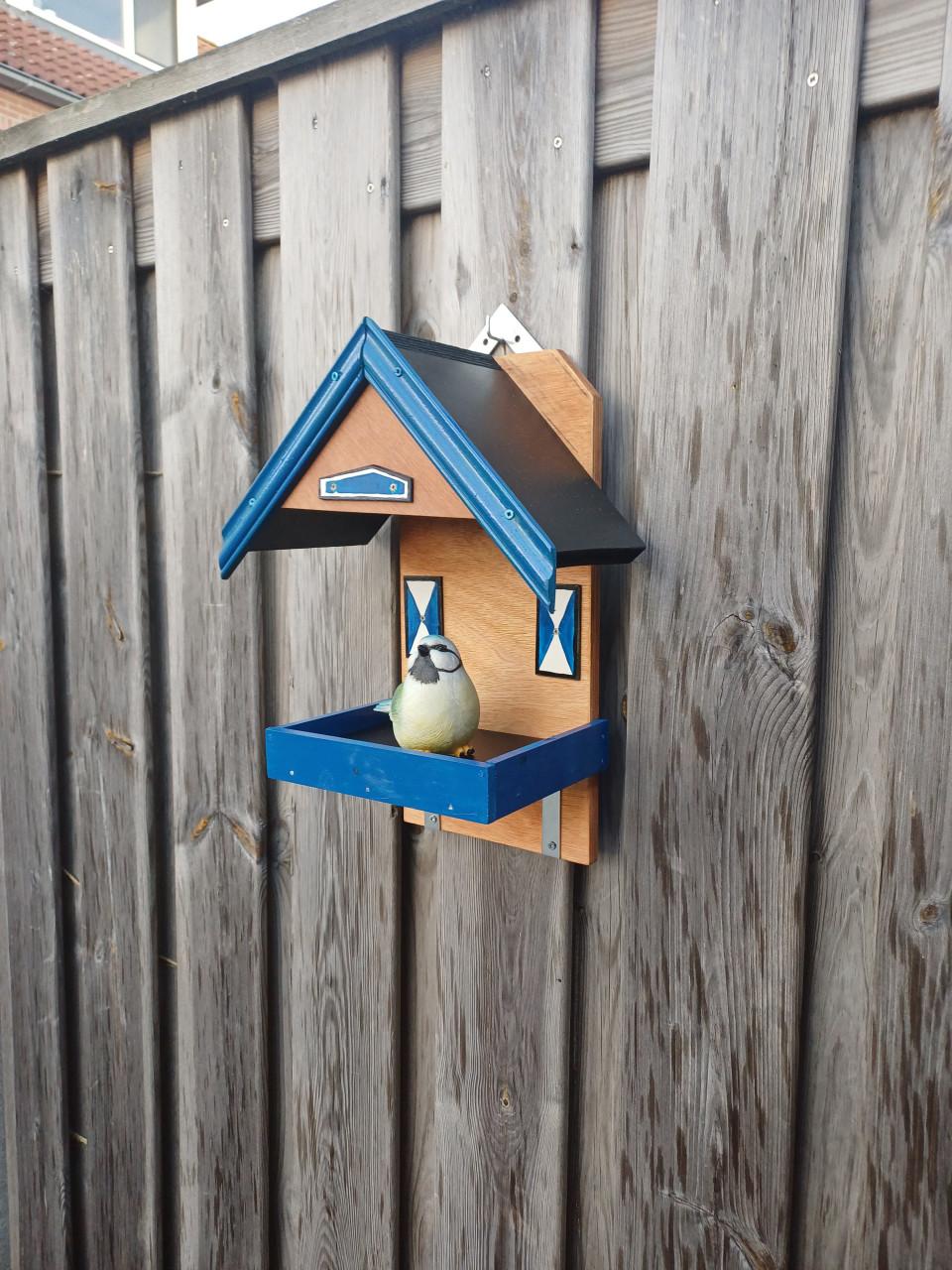 Vogel-voeder-Huisjes , Theepot-huisjes , Nestkastjes , Vogel- Chalets