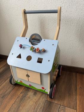 Houten loopwagen