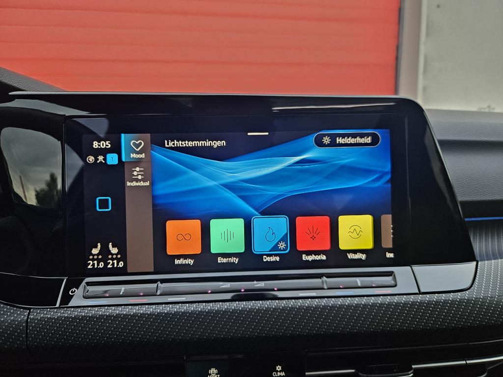 Volkswagen Golf variant 1.5 etsi r-line business+ | pano | elek. trekhaak |