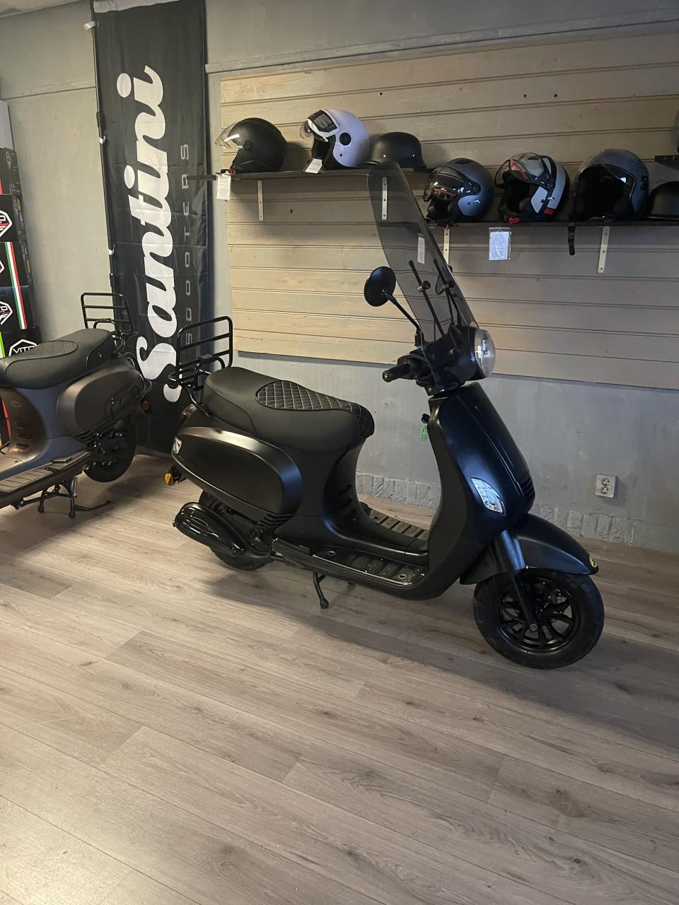 Scooterpromo Goes AGM VX50.  45 km