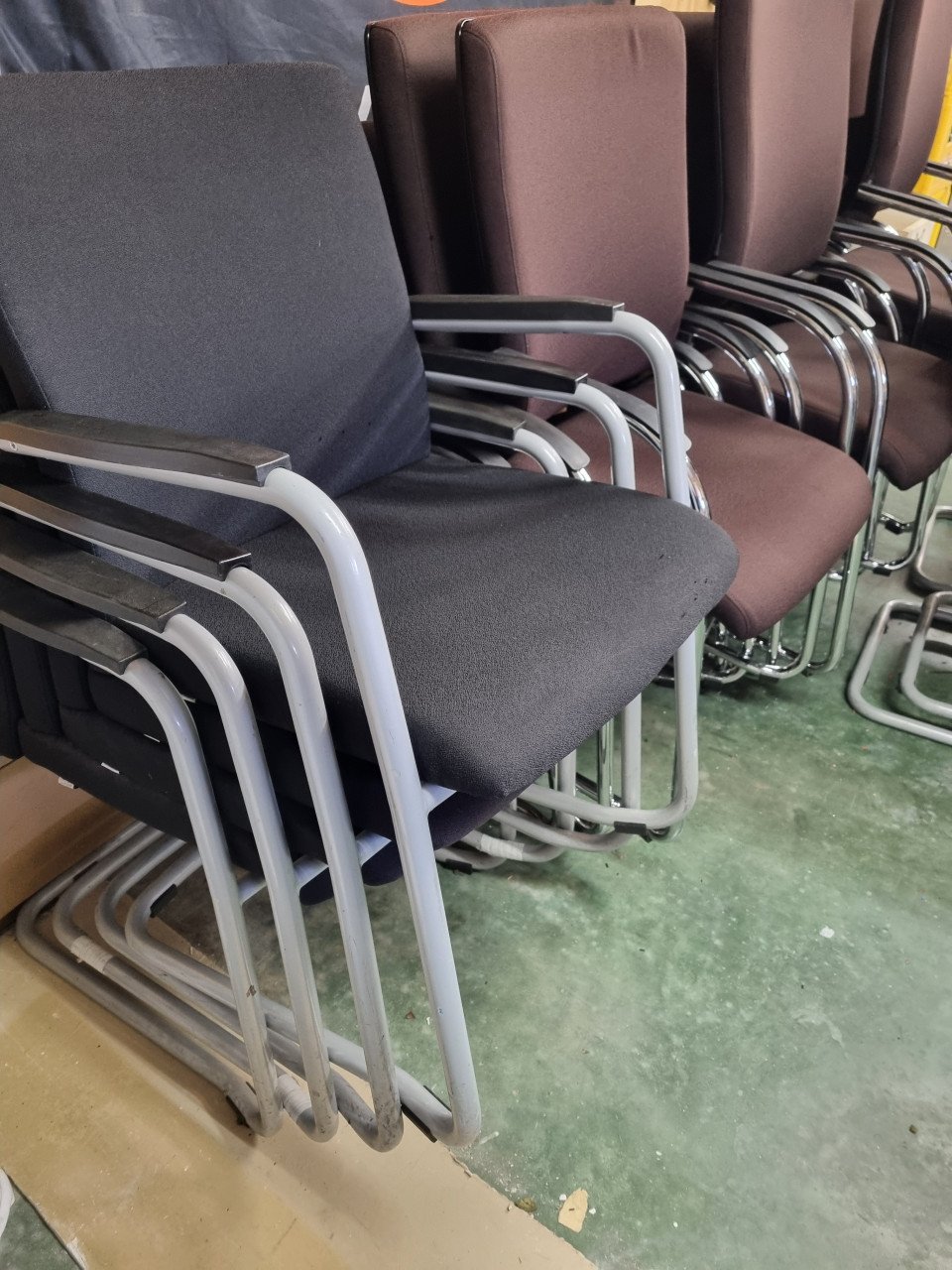 Vergaderstoelen merk Beta met verstelbare rugleuning en stapelbaar