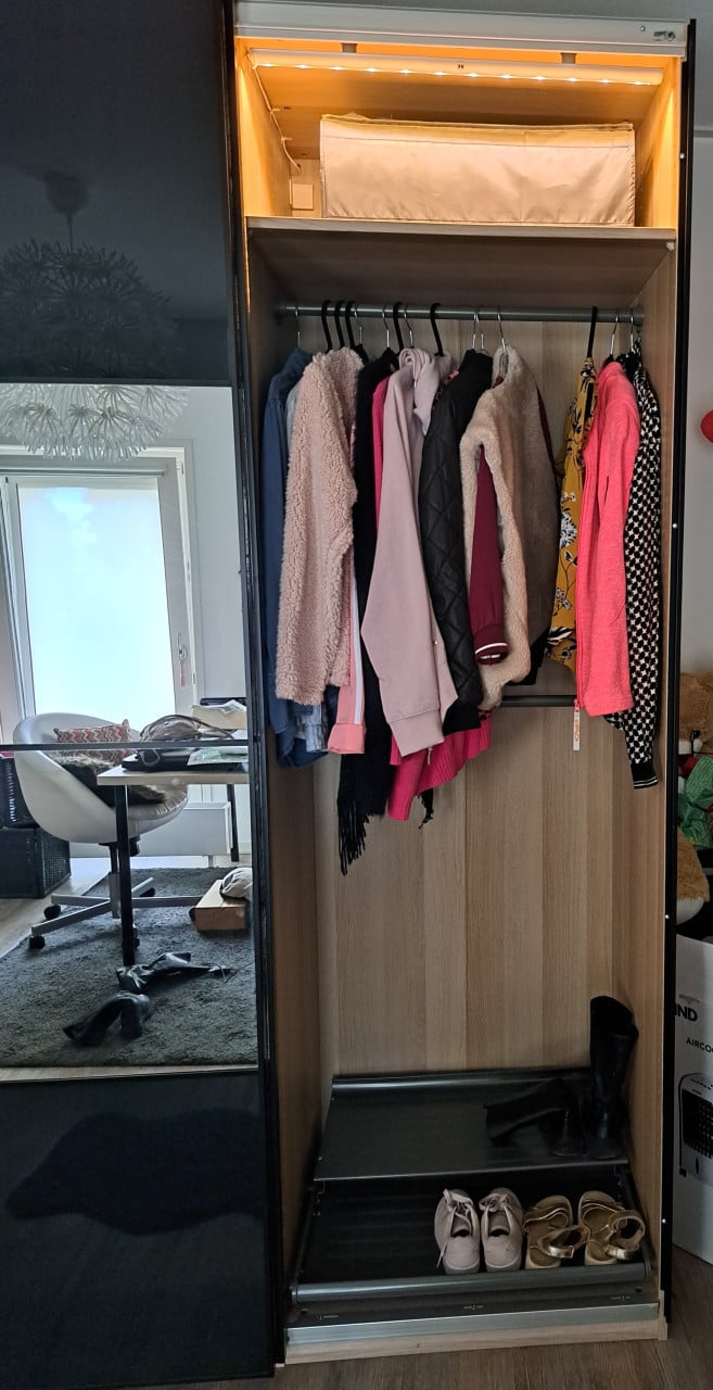 Te Koop kledingkast