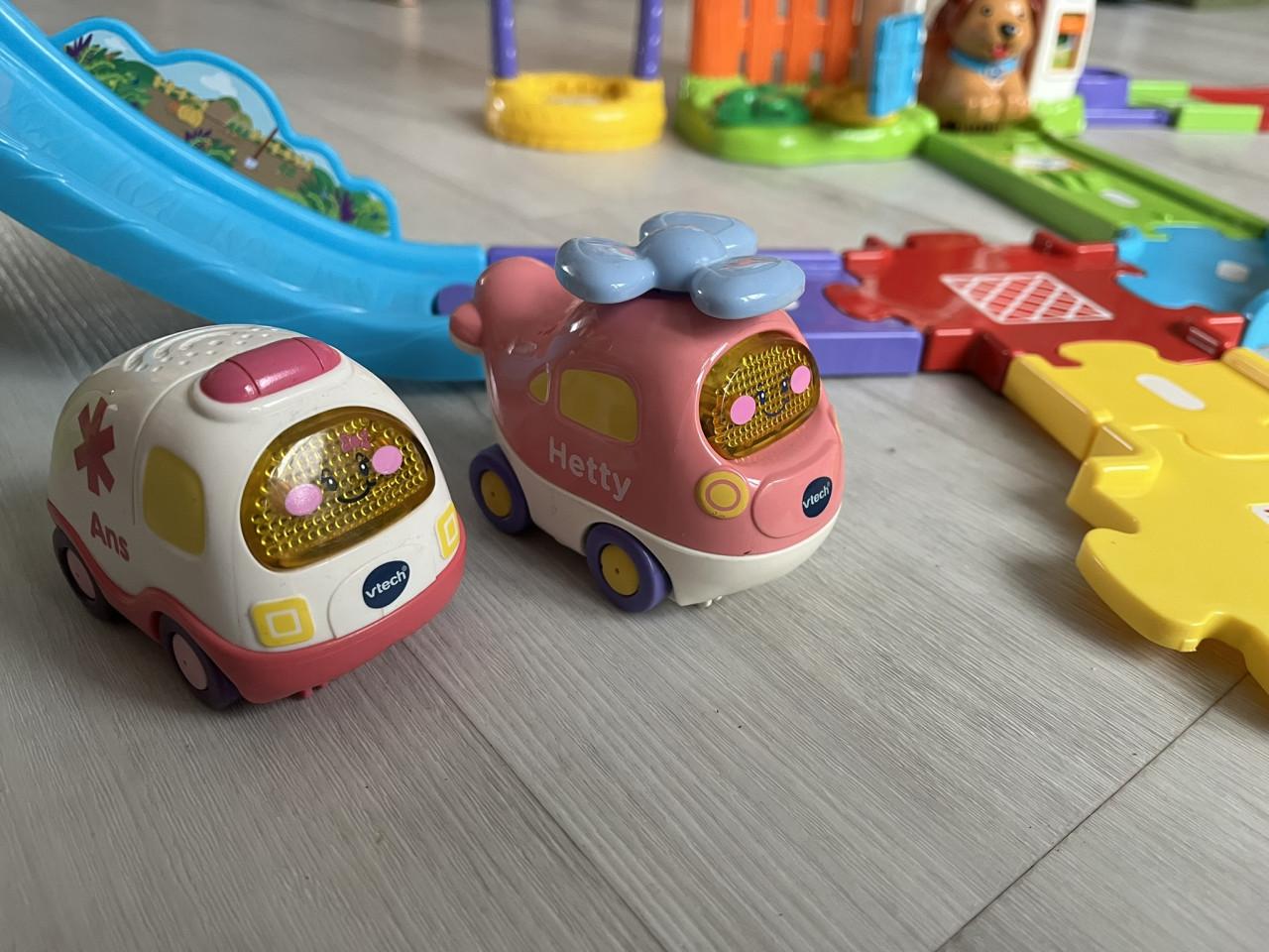 V-Tec Toet Toet auto's Kippenhok en Hondenhok  - speelgoed