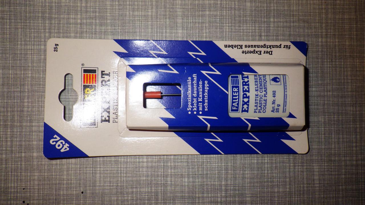 Huisjes voor modelspoorbaan en houten bouwpakket