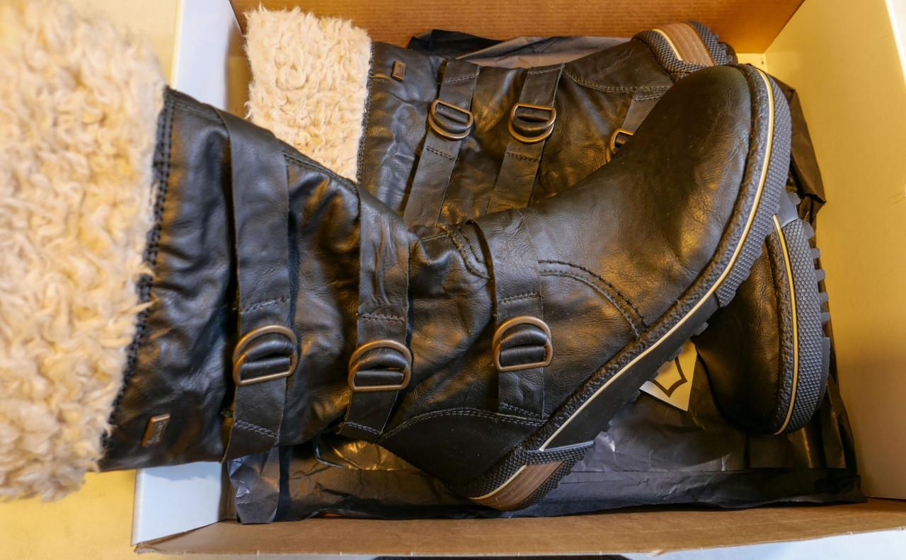 Mooie nieuwe dameslaarzen , Maat 37