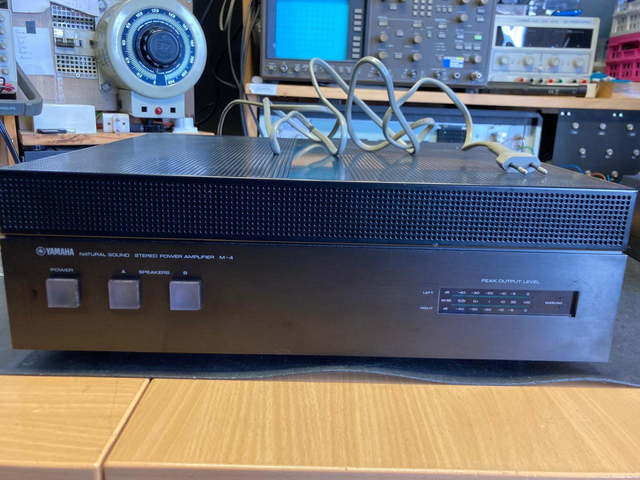 Yamaha M-4 2x 120 Watt vintage eindversterker defect