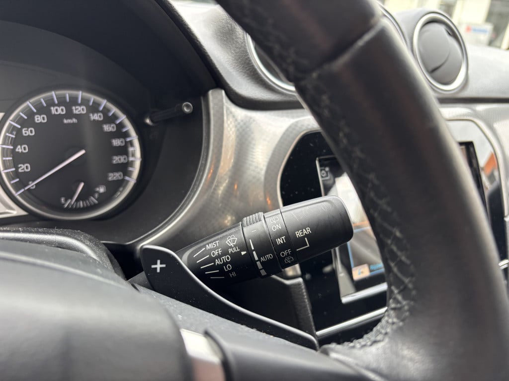 Suzuki Vitara automaat 1.6 high executive/ trekhaak