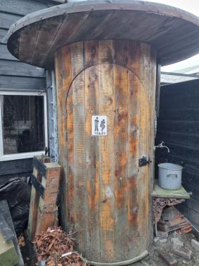 Buiten toilet