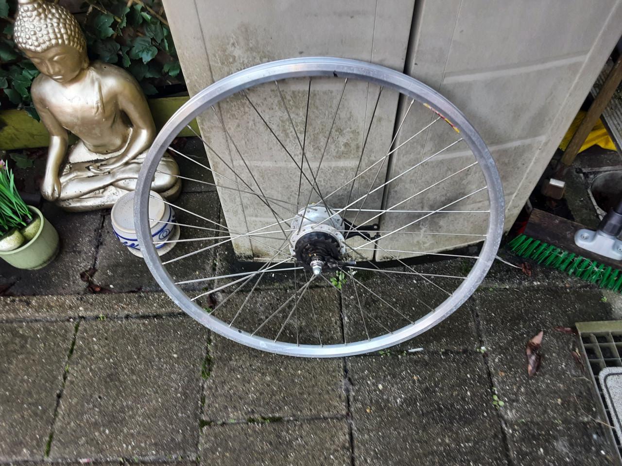 28 inch shimano nexus achterwiel, 7 speed,rollerbrake rem