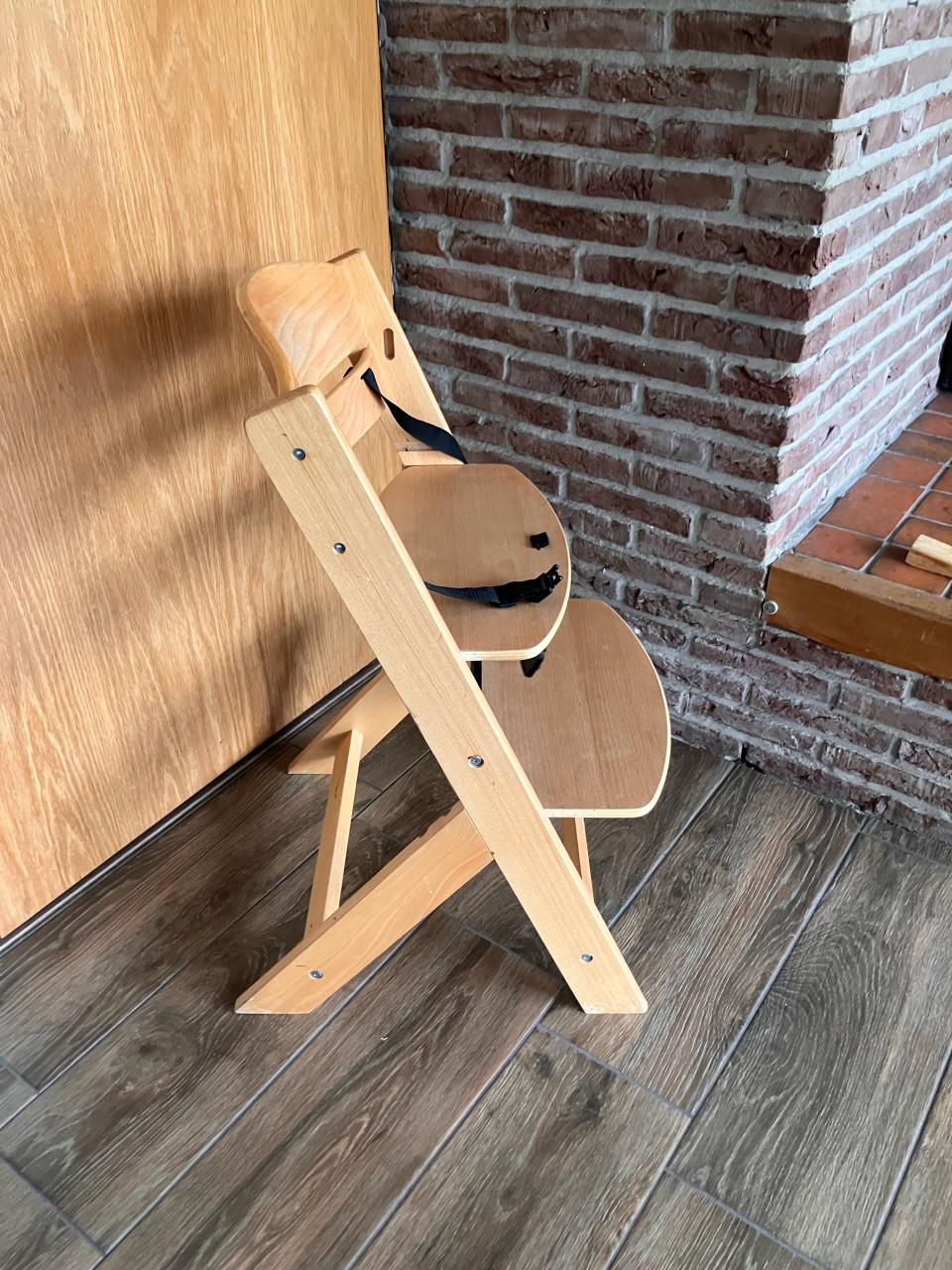 Houten kinderstoel
