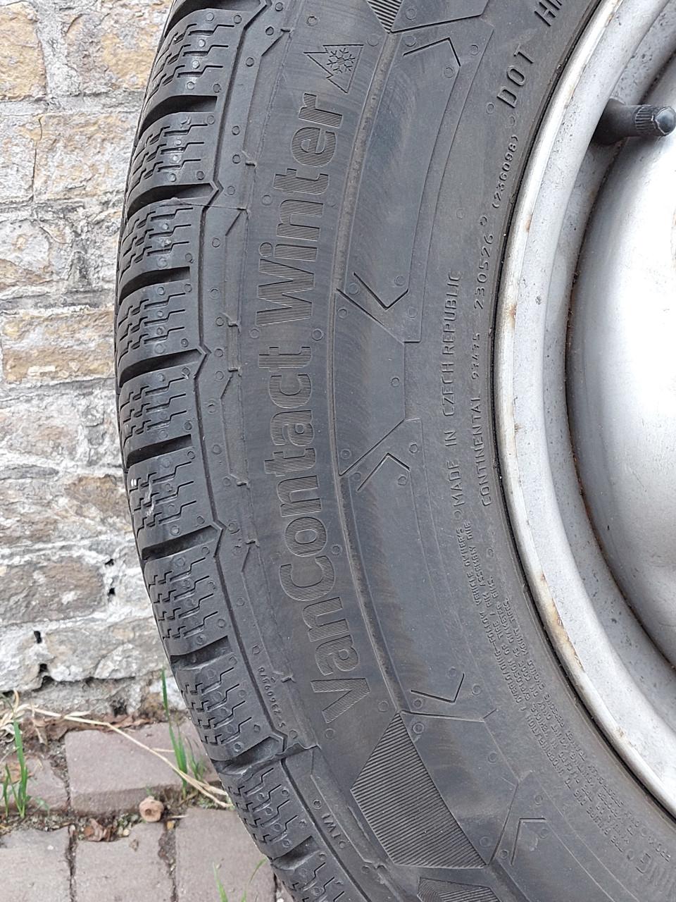 4 Winterbanden Continental (VanContact Winter) 195/70R15 op stalen velgen