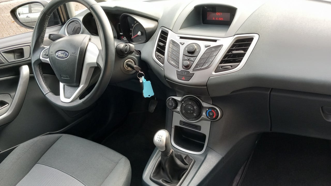 Ford Fiesta 1.25 limited 5deurs bj:2011 airco 121.000 km i.z.g.st