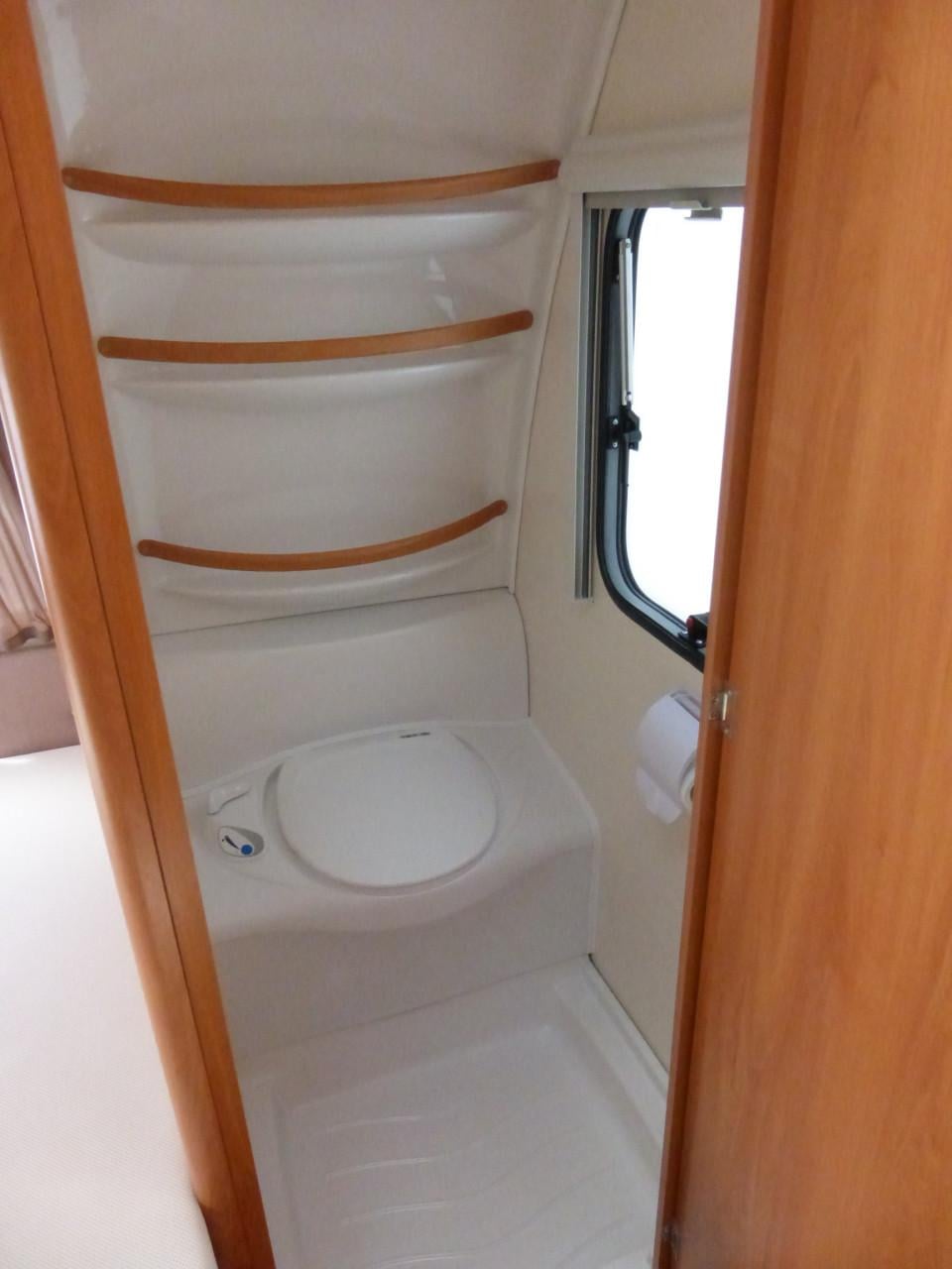 Caravan Homestar Racer 45 UTF, in zeer goede staat; bed 215×145cm!