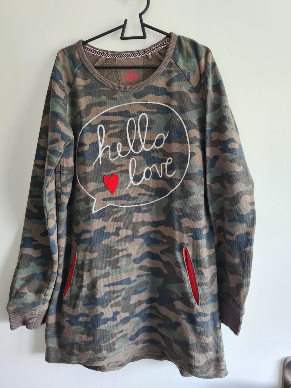 WE Jurk/trui camouflage 'hello love' mt 146-152