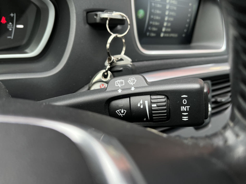 Volvo V40 2.0 t3 momentum | cruise | lmv 17'' | navi