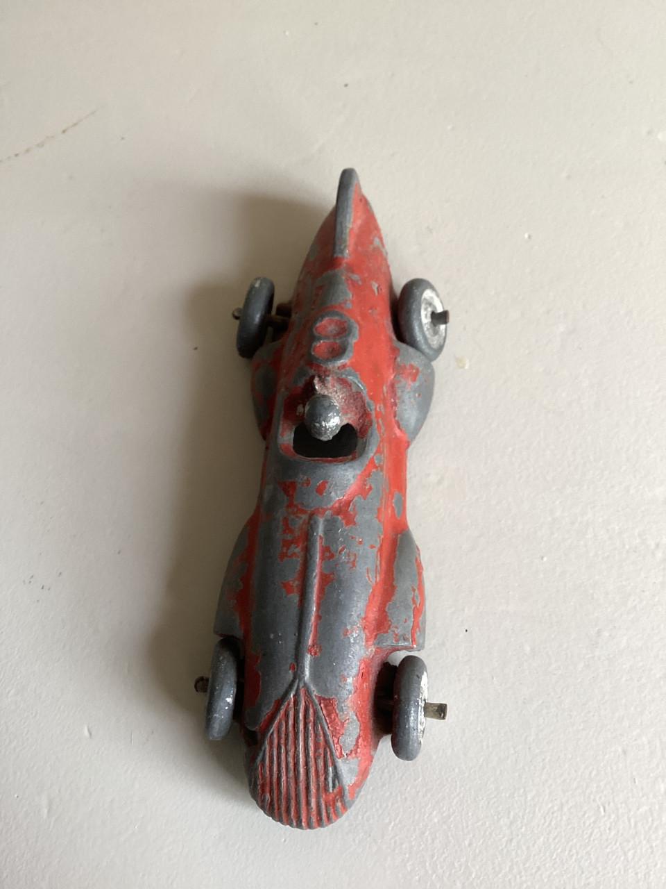 Gietijzeren autootje ruim eeuw oud