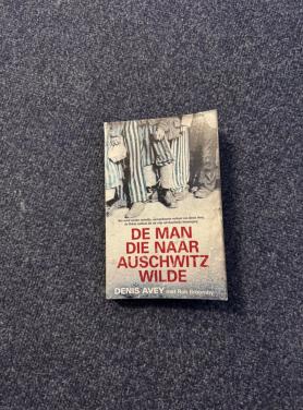 Te koop: De manndie naar Auschwitz wilde
