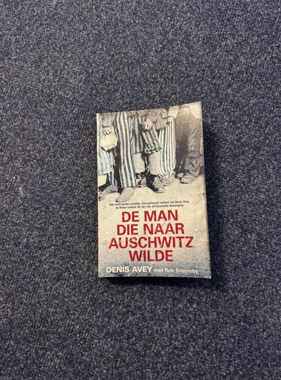 Te koop: De manndie naar Auschwitz wilde