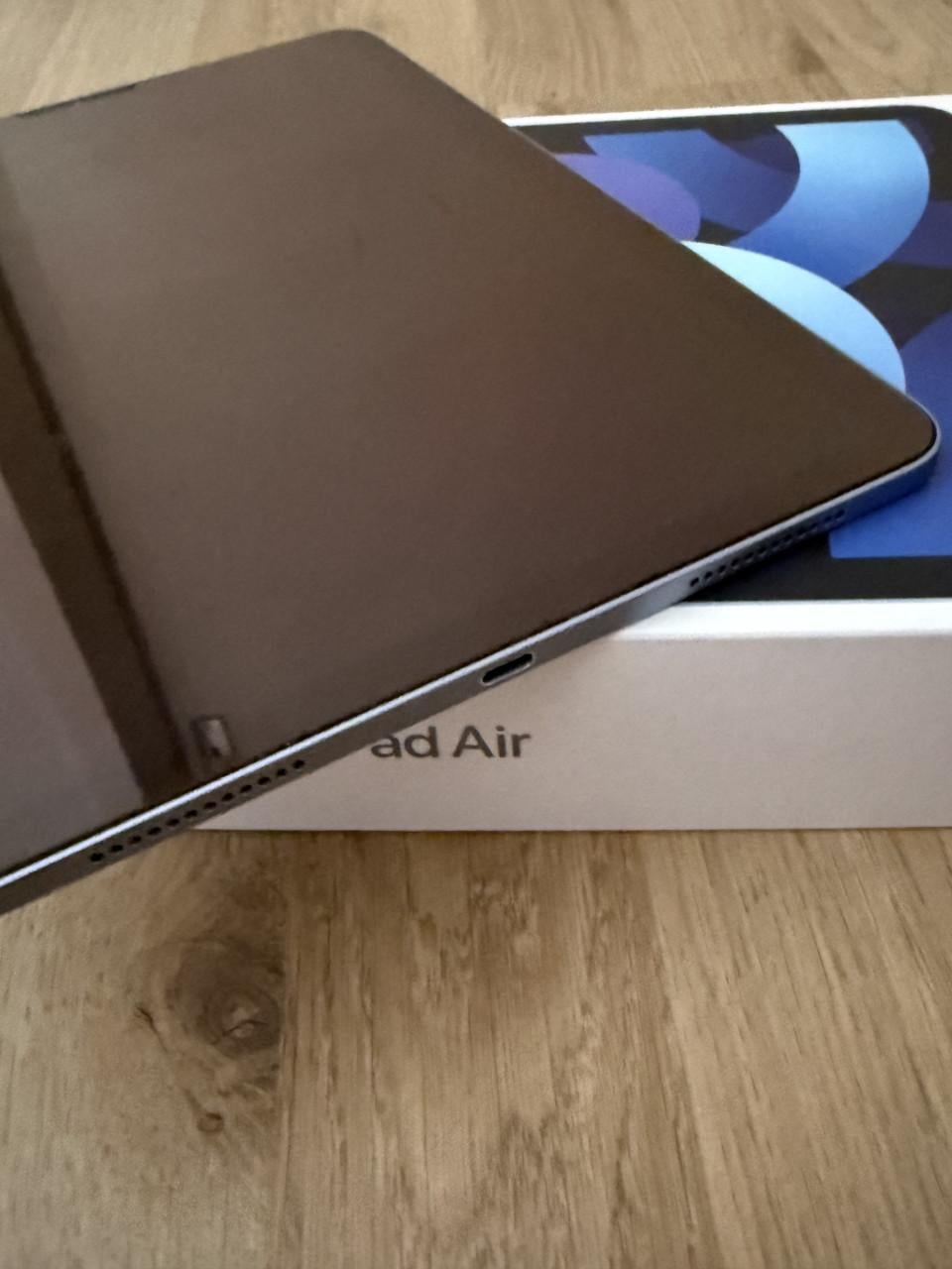 IPad Air 4 (2020) 64GB WiFi Sky Blue – Zeer nette staat + doos