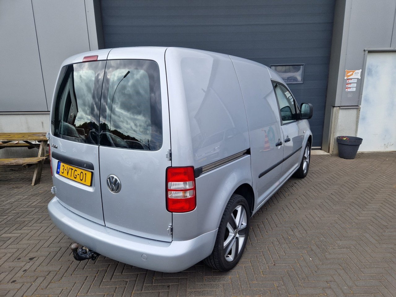 TE KOOP VOLKSWAGEN CADDY 1.6 TDI BMT EURO 5 MET TREKHAAK EN AIRCO